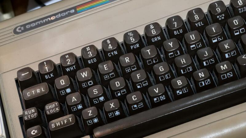 Trending Now: QNX on the Commodore 900 – Raiders of the lost hard drive [video]
