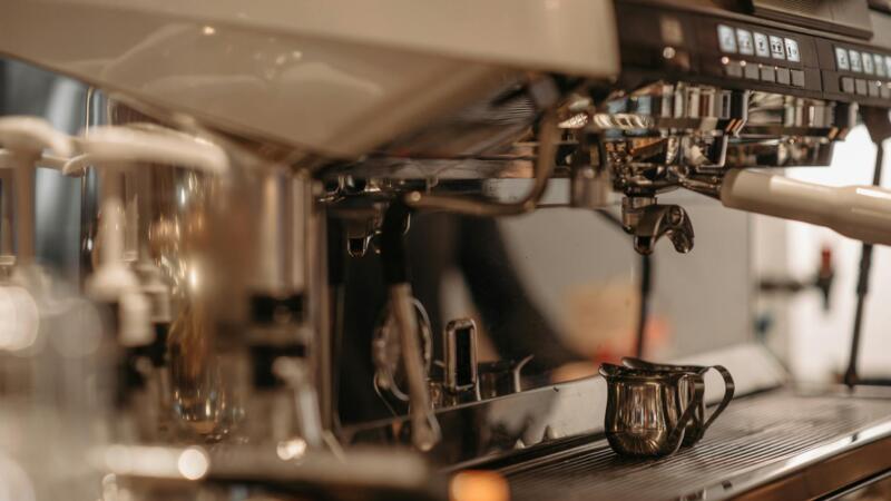 We Asked Coffee Pros to Blind Test Coffee Machines. The Results Were Surprising