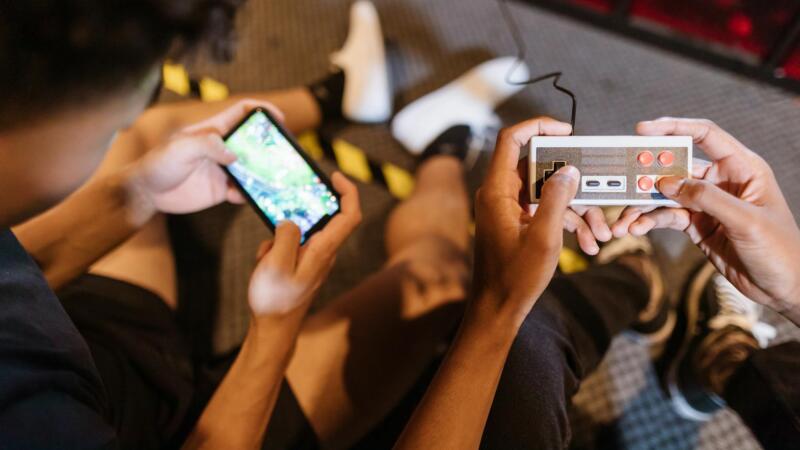 The Best Mobile Gaming Controllers for iPhone and Android (2026)
