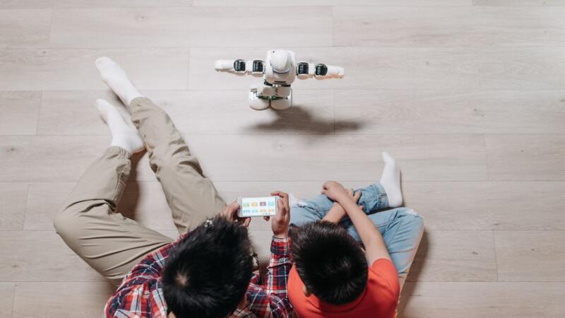 Momfluencers Are Pitching AI as a Better ‘Coparent’ Than Men