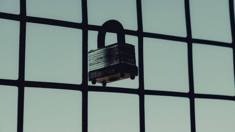 GrapheneOS protections against data extraction from locked devices
